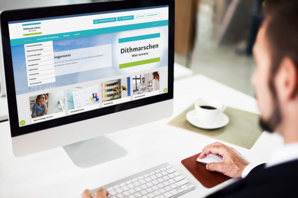 Desktop mit Ansicht der neuen Ditmarschen-Website